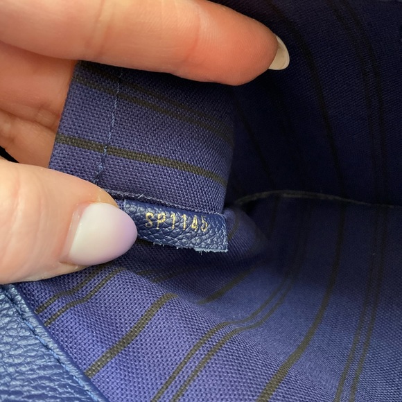 Sold Stunning Rare Louis Vuitton Montaigne MM Blue - Picture 13 of 14